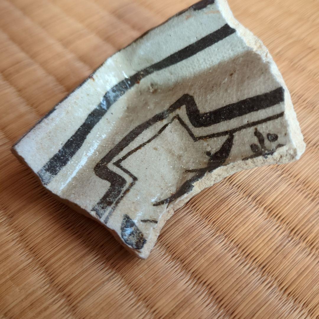 幾何学模様の陶器の破片　織部焼　織部　美濃　骨董品　古美術　志野