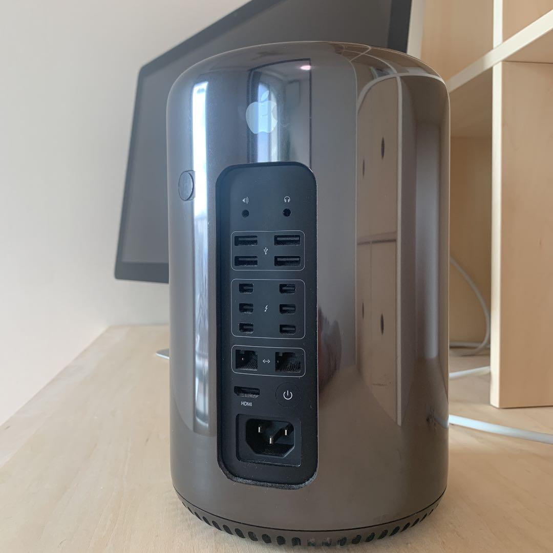 Mac Pro本体 & モニター