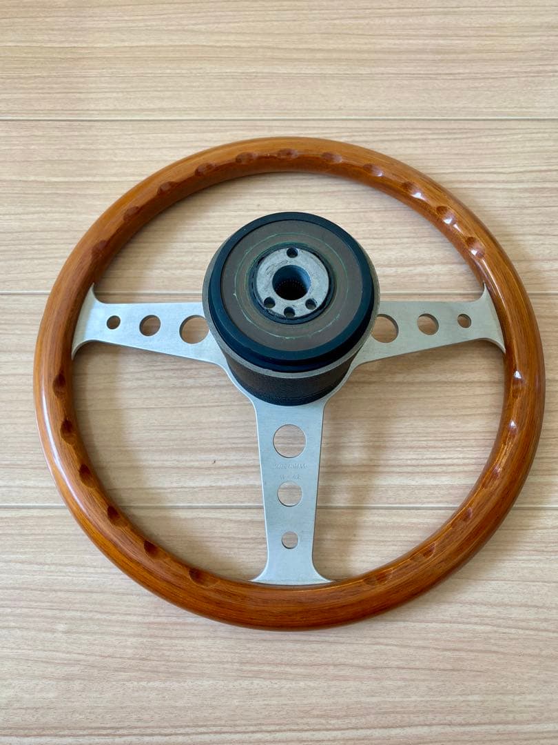 INDY 11-82 ハンドル本体　momo 直径　約35cm