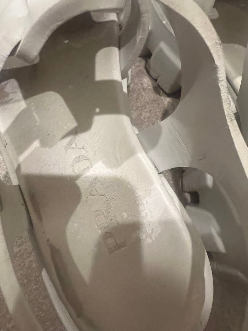 PRADA ホワイト モノリスラバーサンダル