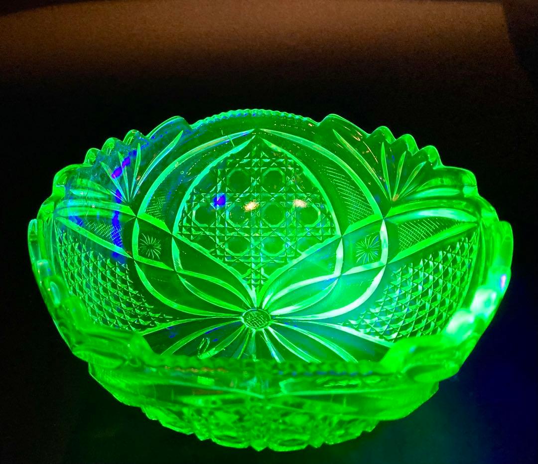 ウランガラス　ガラス鉢　カットガラス　ガラスボウル