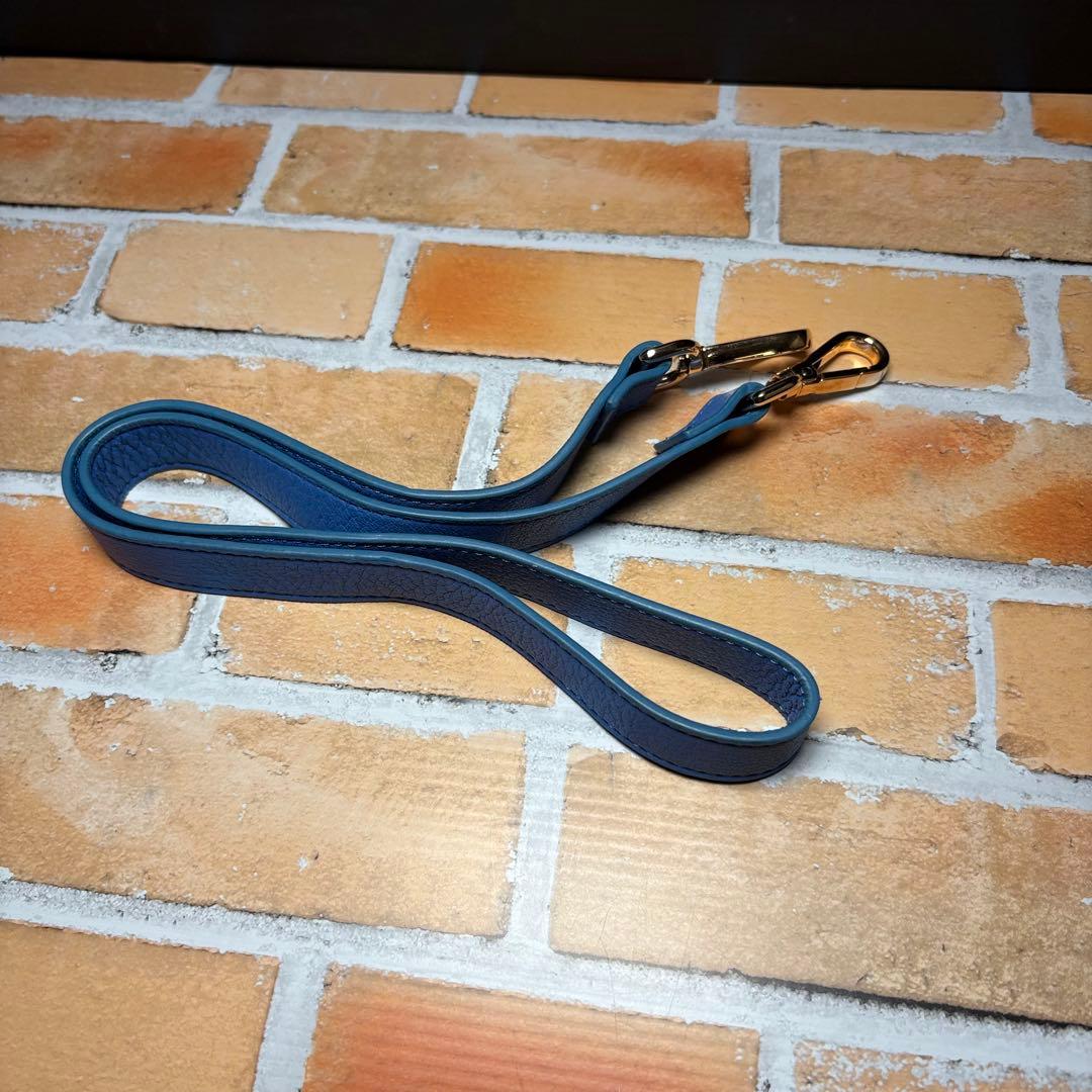 アニヤハインドマーチ　カーカー　２WAY　くすみブルー　鍵　タッセル