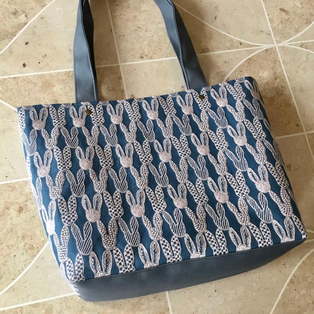 ミナペルホネンpomppiaブルー　大きめ肩掛けトートバッグ　ハンドメイド