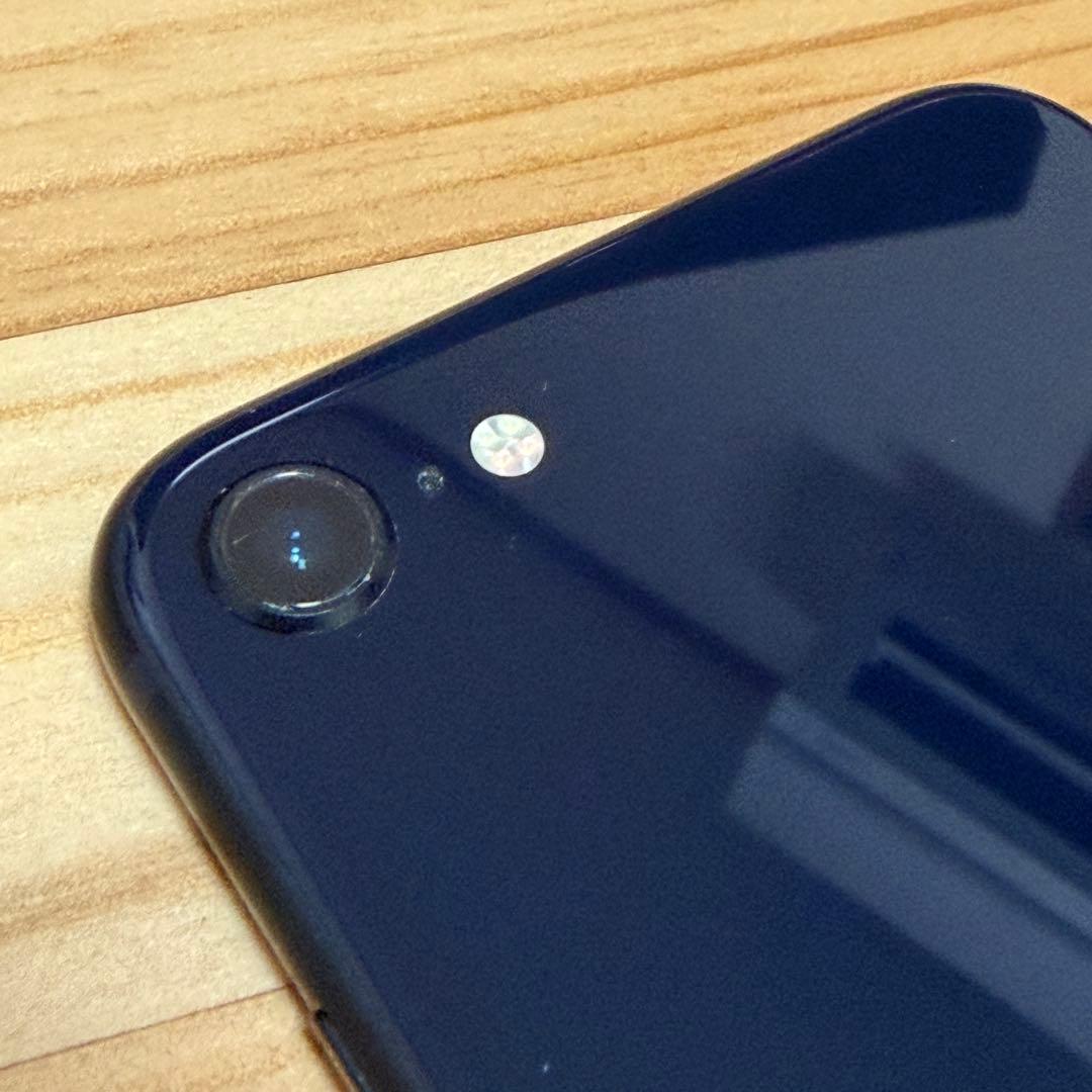 あ*ま様 バッテリー新品　iPhoneSE第3世代64GB SIMフリー　美品