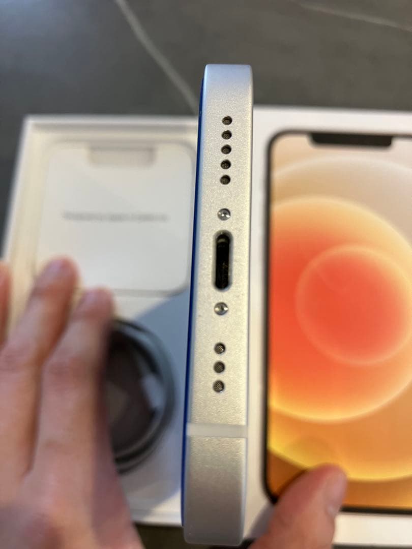 【美品】iPhone 12 128GBホワイト 本体 充電ケーブル付き