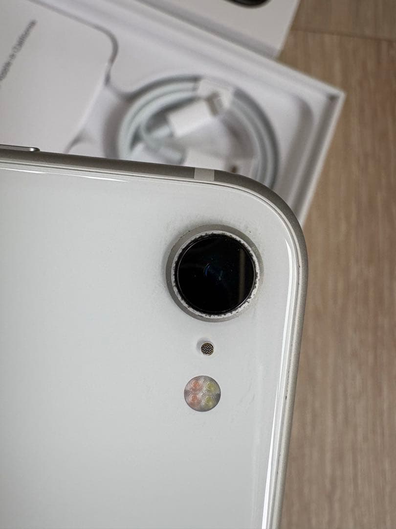 iPhoneSE 第2世代64G　SIMフリー備品新品　ホワイト