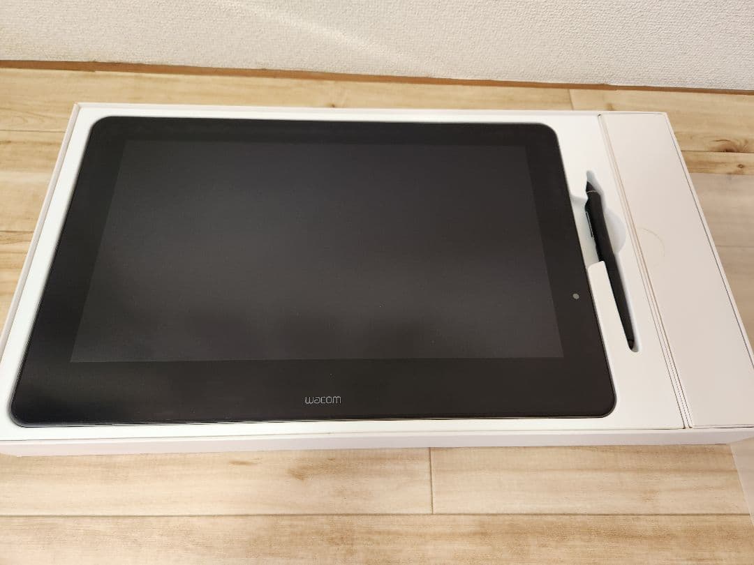 液タブ・ペンタブ Wacom Cintiq Pro 16 DTH-1620/AK0