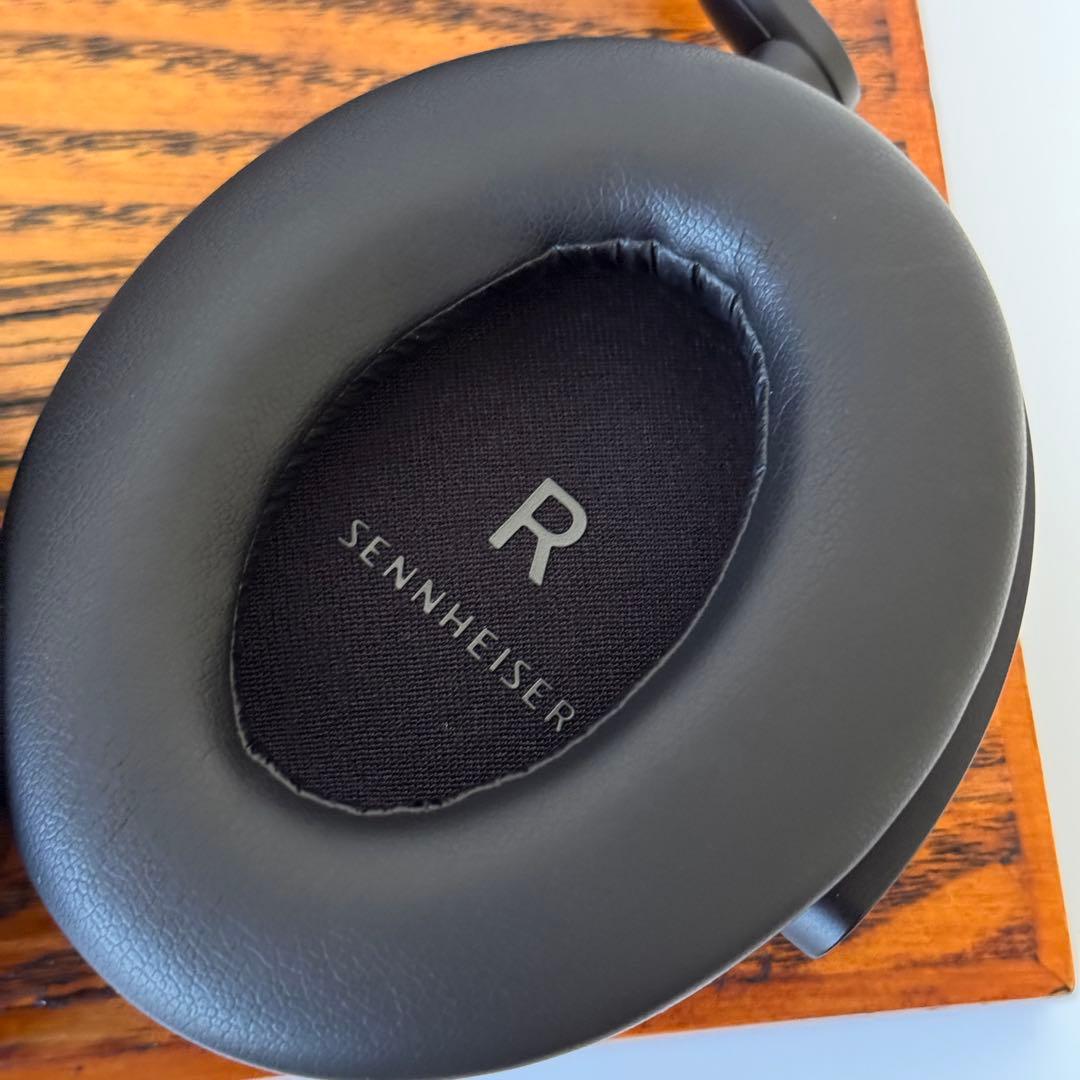 ゼンハイザーのワイヤレスヘッドホンMomentum 4 Wirelessブラック