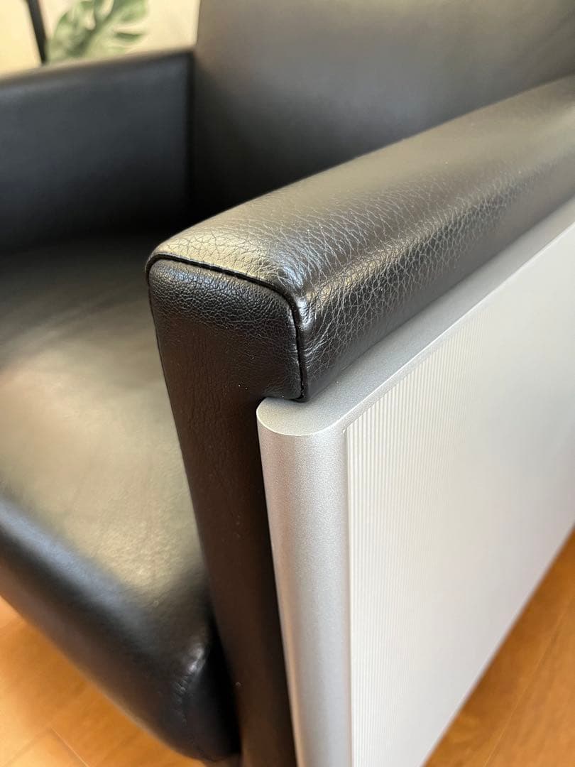 イトーキ　MEZZO ラウンジチェア　② 本革　21万 モダン シングルソファ