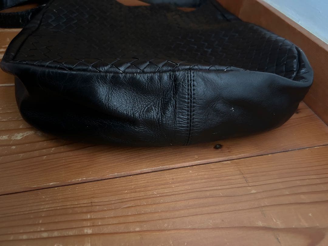 【難アリ】　BOTTEGA VENETA　ショルダーバッグ　斜めがけ　黒