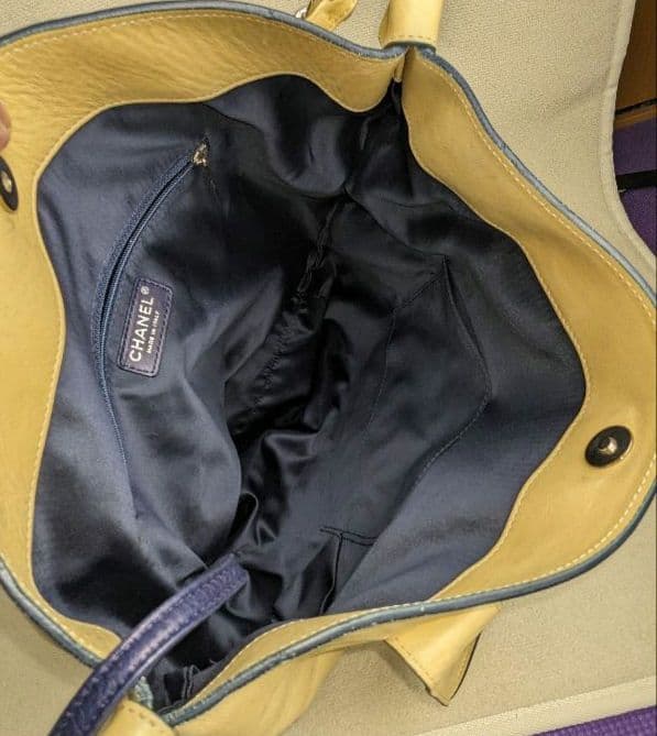 シャネル カーフレザー ハンドバッグ クリームイエロー CHANEL ココマーク