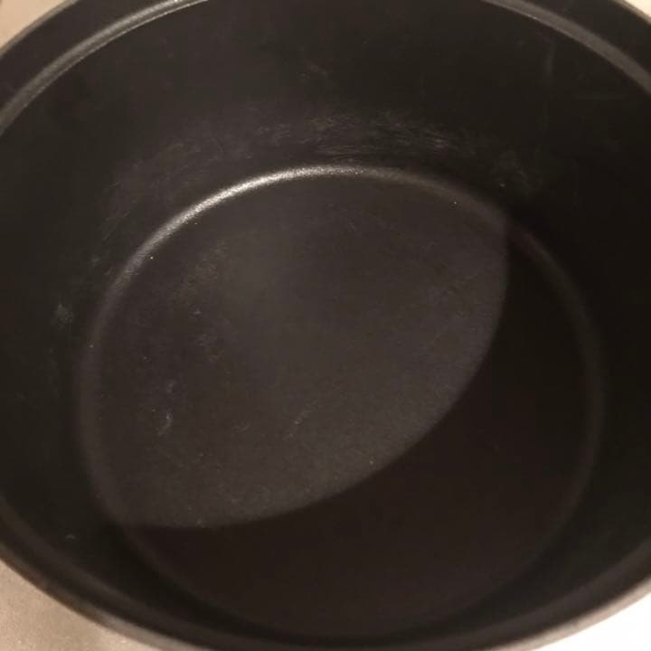 28 センチ　ストウブ グレー　灰色