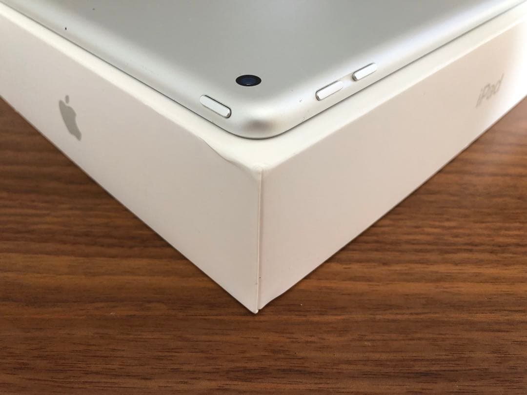 【美品】iPad 第6世代 シルバー 32GB 9.7インチ