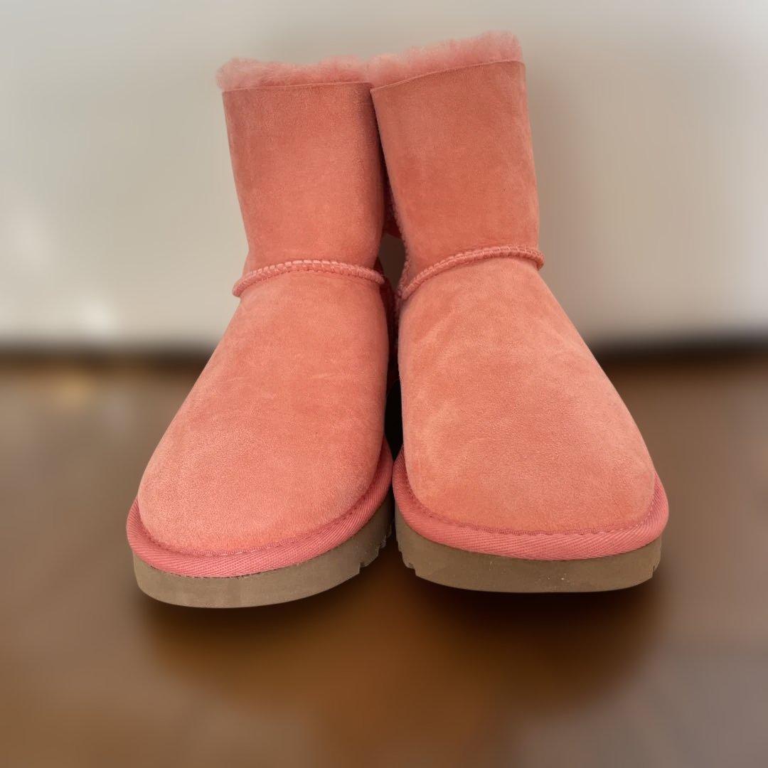 UGGブーツ　未使用　可愛い後ろリボン