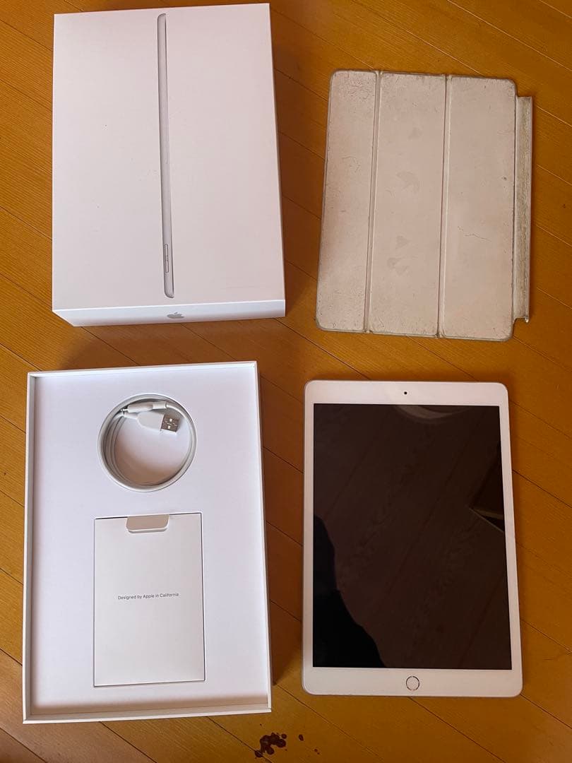 Apple iPad 第7世代　32GBシルバー 本体 充電ケーブル付き 訳あり