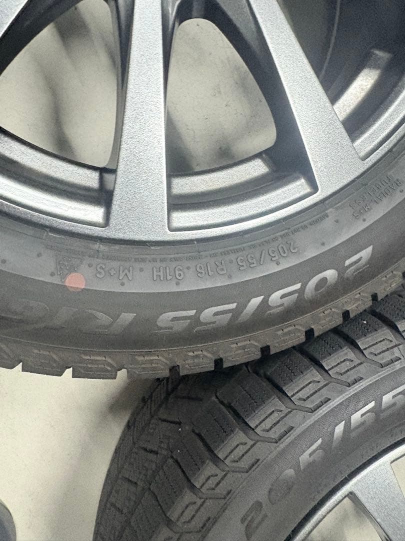 よっこ　取置　美品205/55R16スタッドレスpcd100 プリウス86