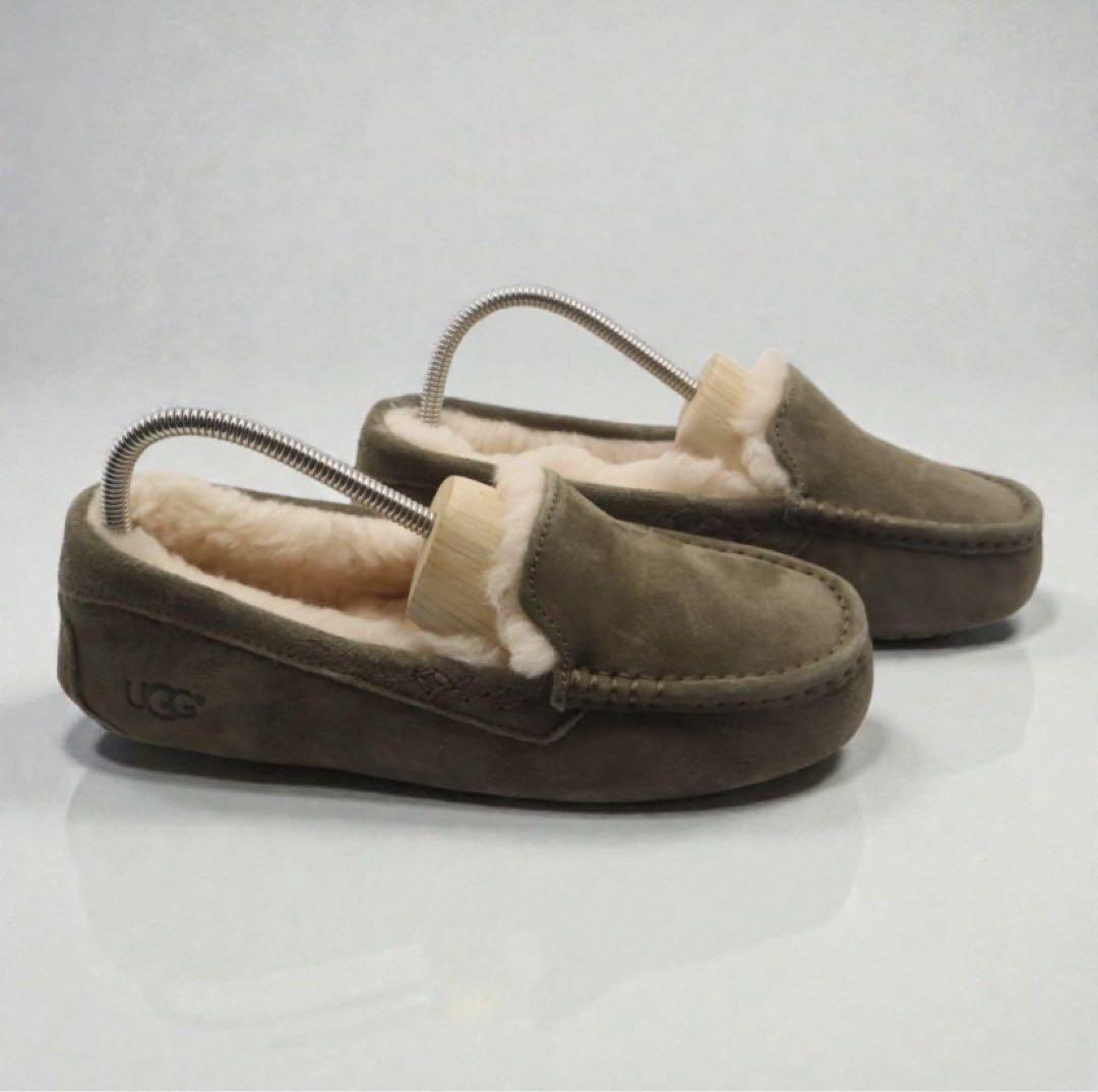 新品同様　UGG モカシン　アンスレー　Ansley カーキ