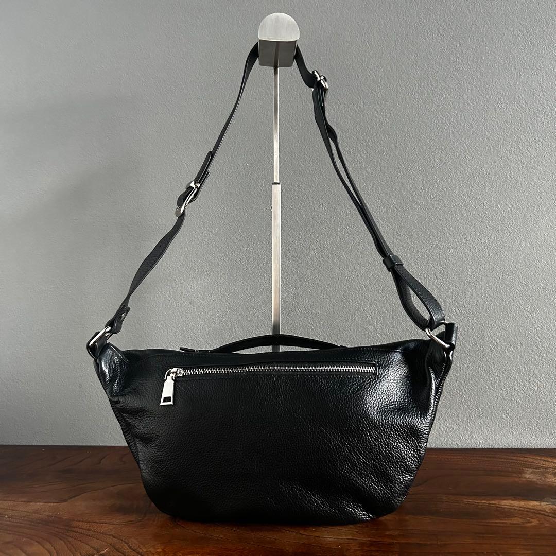 【匿名配送】nouer ヌエール 黒 牛革 ボディバッグ 2way シボ革 人気