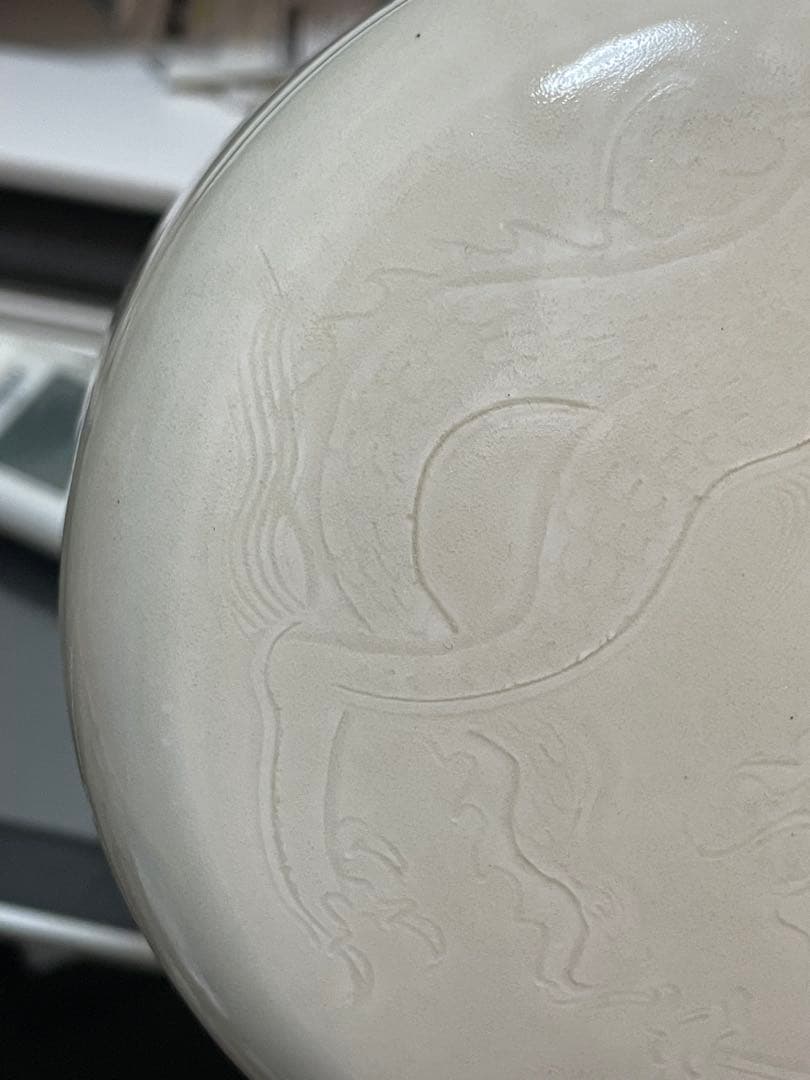 中国 骨董品 宋時代 尚食局 定窯白磁 剔刻 龍紋盒。