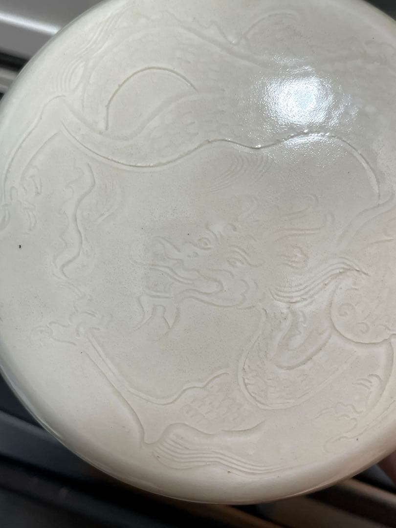 中国 骨董品 宋時代 尚食局 定窯白磁 剔刻 龍紋盒。
