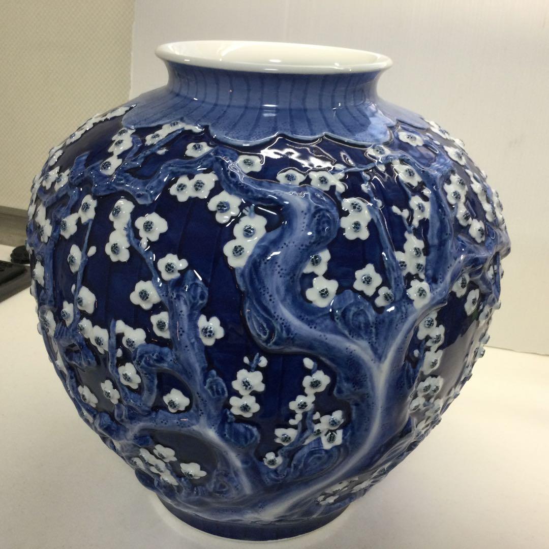 ☆値下げ！有田焼　花瓶　壺　陶器　青　白　高級感あり　昭和レトロ　緒方松右衛門？