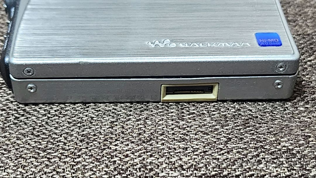 ポータブルプレーヤー SONY Hi-MD WALKMAN MZ-NH1