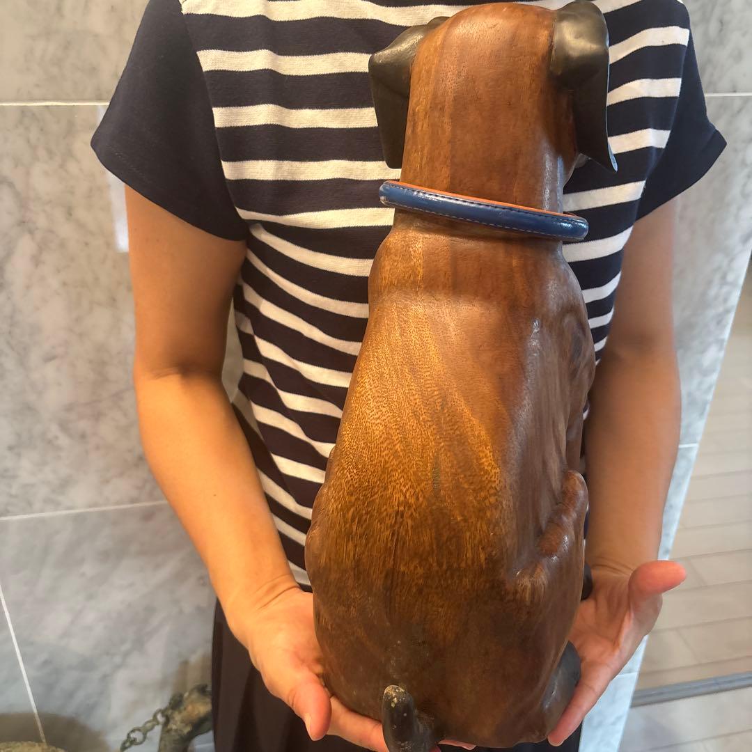 ヴィンテージ　可愛らしい瞳と威厳のある姿が素敵な一刀彫の犬の特大彫刻オブジェ