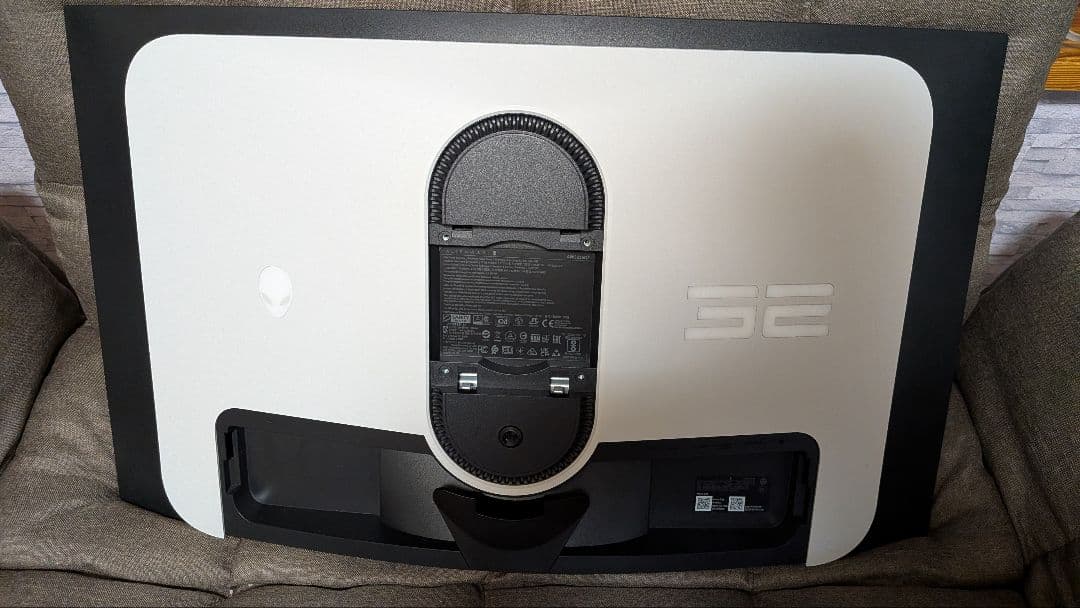 Alienware 31.6インチ 4K QD-OLED モニター