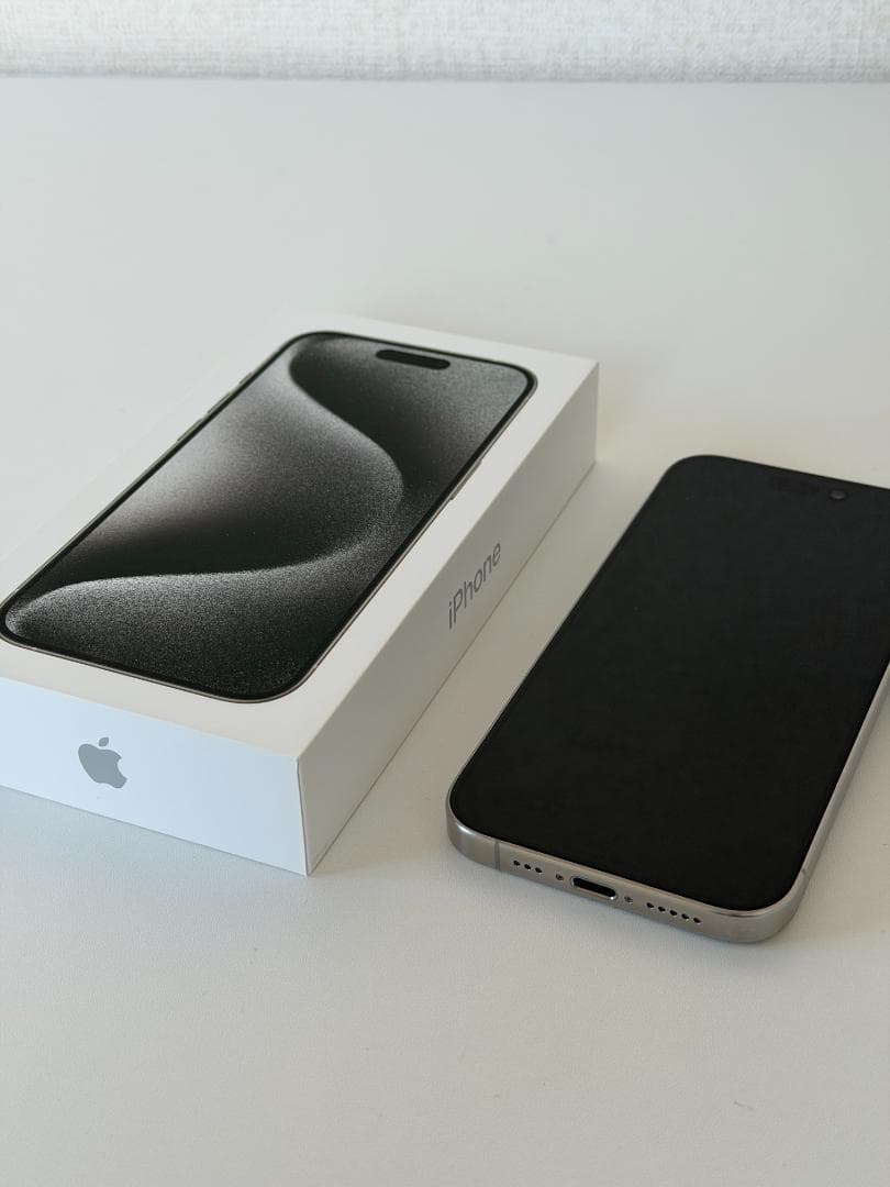 iPhone 15 Pro ホワイトチタニウム SIMフリー 美品 箱あり