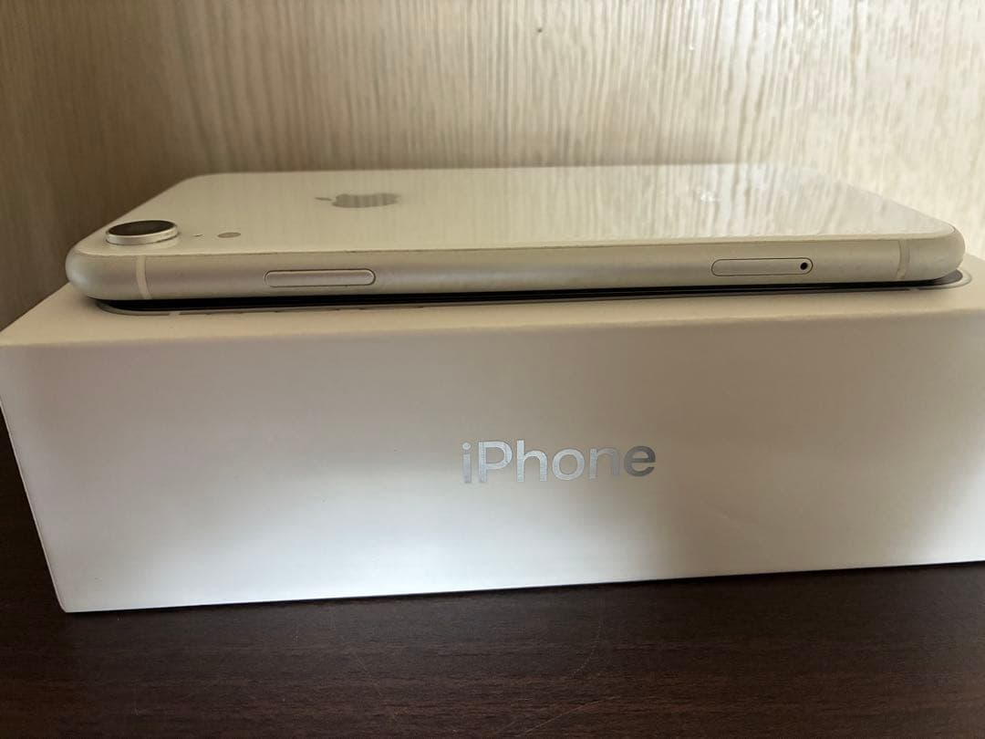 【美品】Apple iPhoneXR ホワイト 128GB simフリー