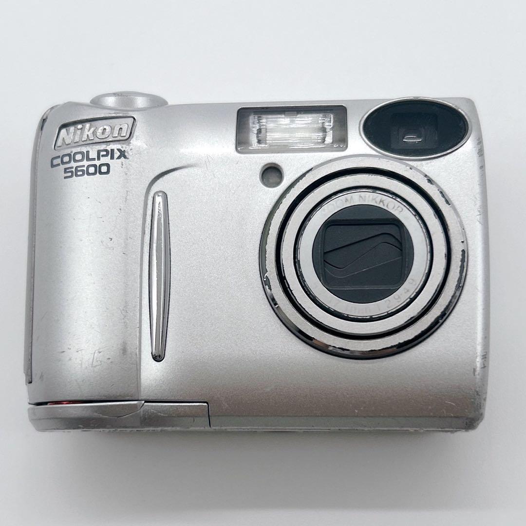 Nikon ニコン COOLPIX 5600 シルバー デジカメ