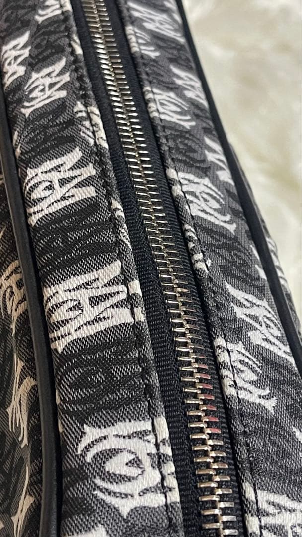 AMIRI ワープ モノグラム キャンバス カメラ クロスボディバッグ