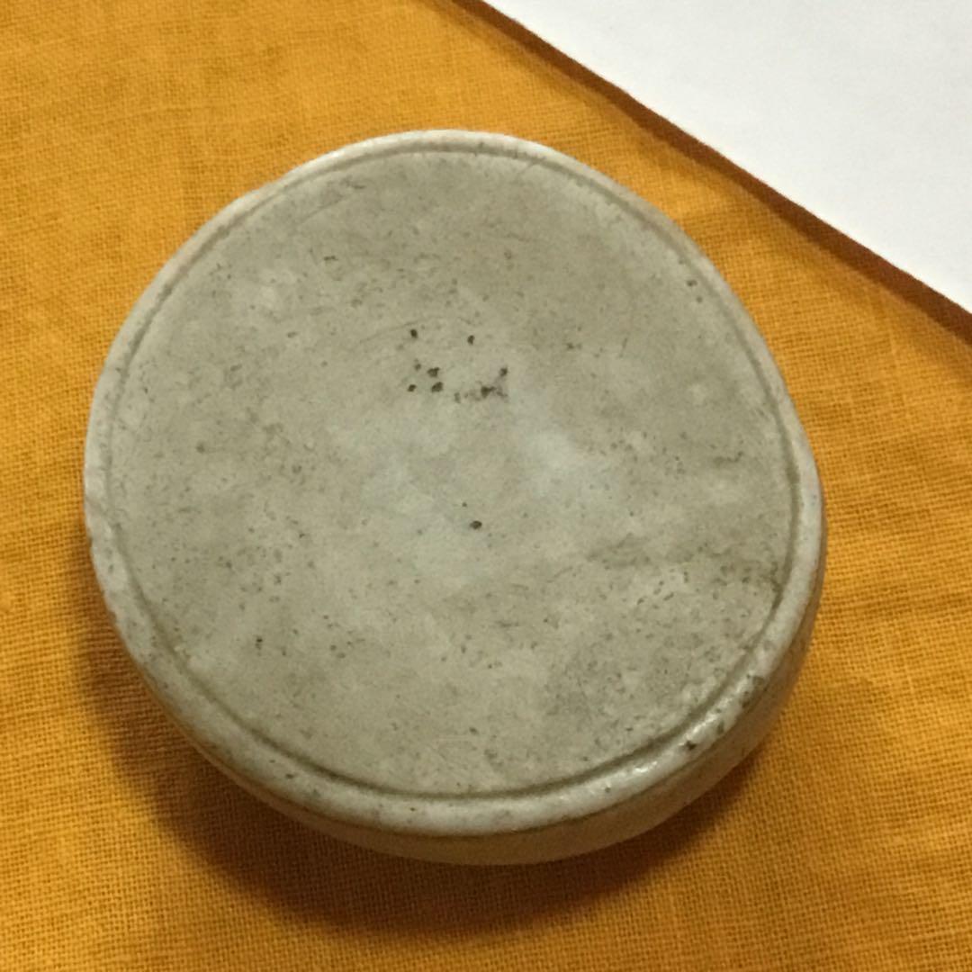 小さな飾り台　磁器