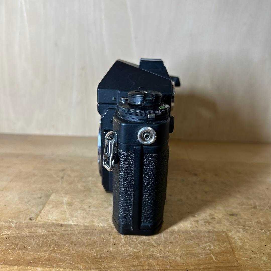 Canon F-1 ボディー　フィルム巻き取り軸下部欠けあり　他完動極美品