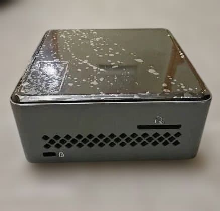 Intel NUC ミニPC Windows風 Ubuntu Linux