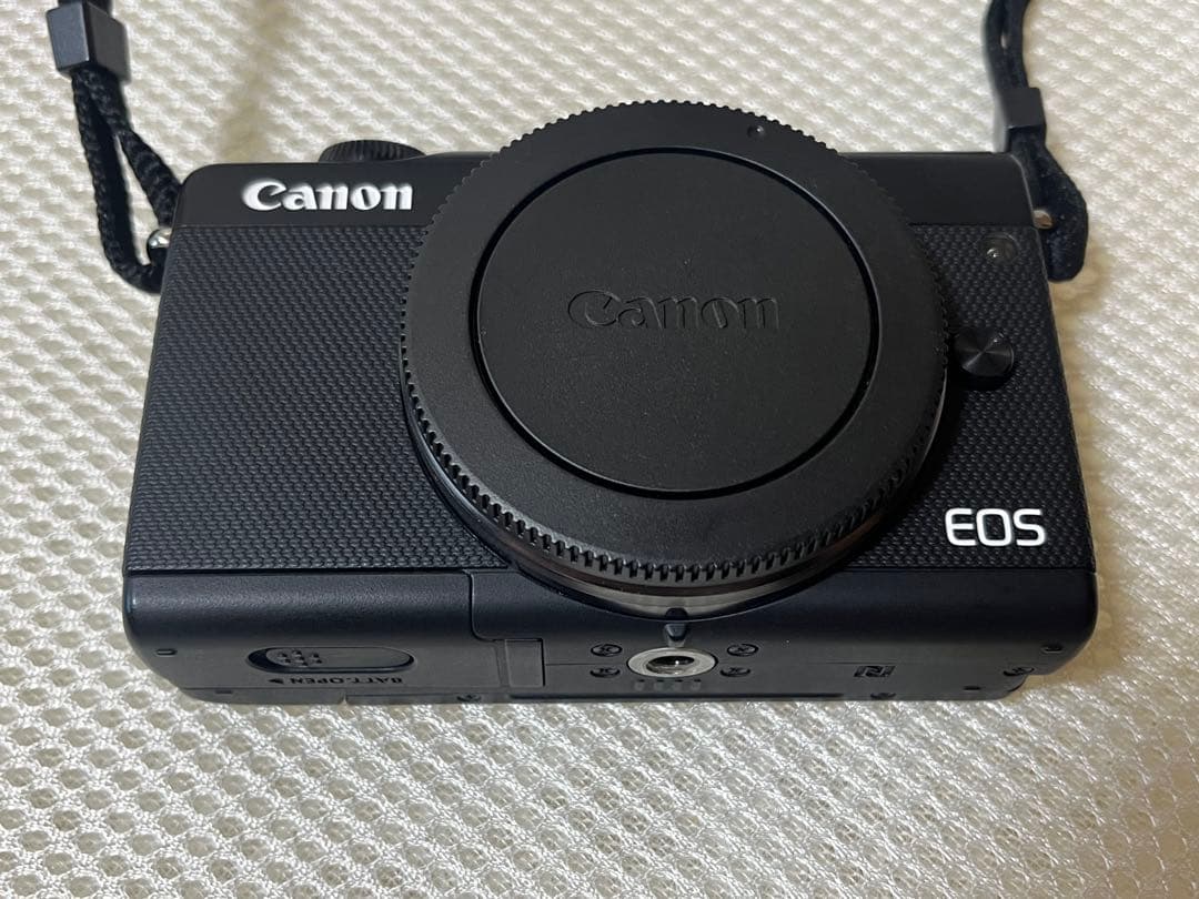 Canon EOS M100 Wレンズキット