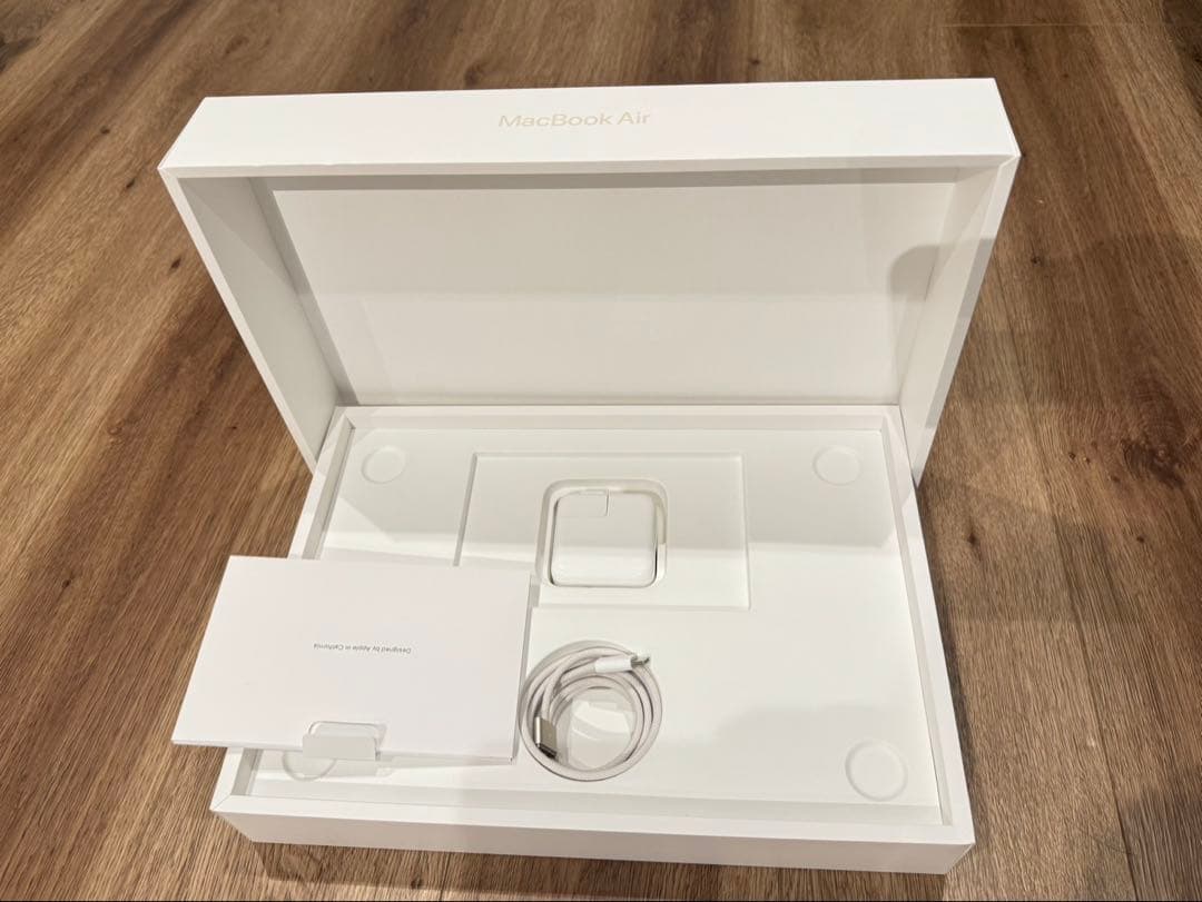 MacBook Air M2 2022 13.6インチ8/256GBスターライト