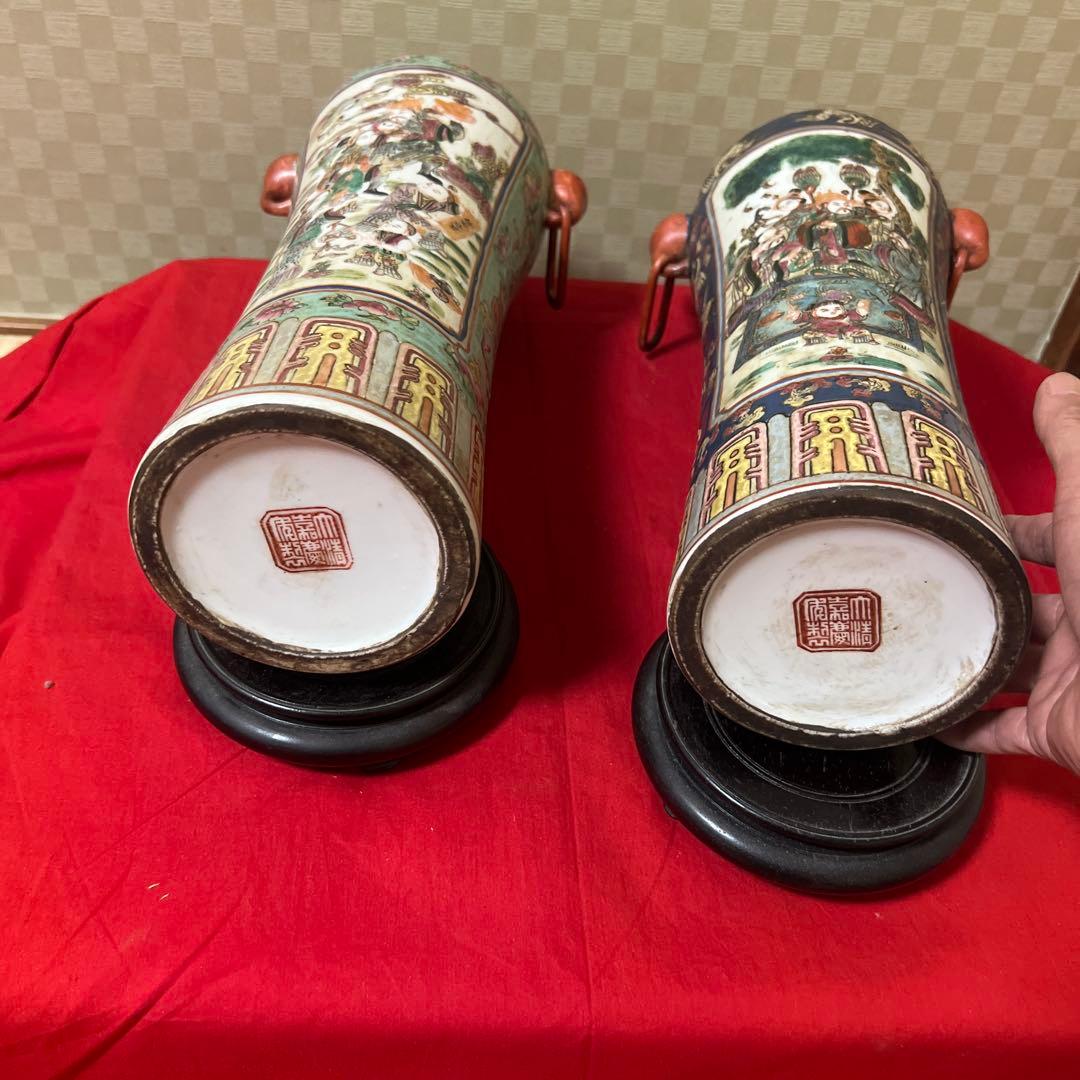 大清嘉慶年製　中国の武神が描かれた双耳付きの人物花瓶です。﻿骨董　アンティーク