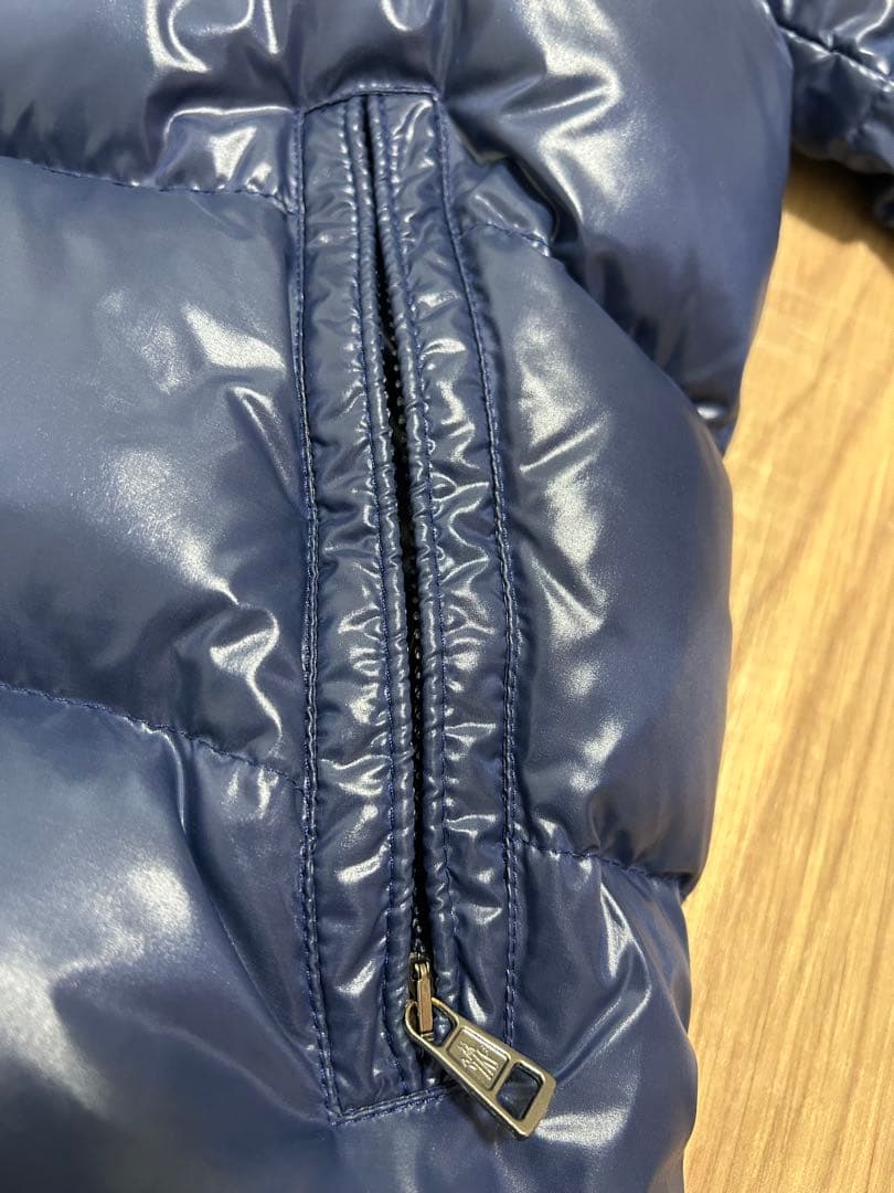 ⭐︎ スメラギ 123 ⭐︎MONCLER MAYA ネイビー　フード付き