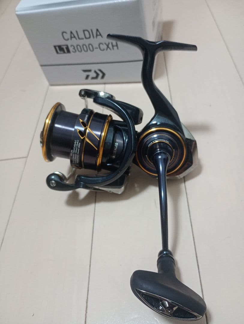 美品　ダイワ 21 カルディア LT3000-CXH DAIWA