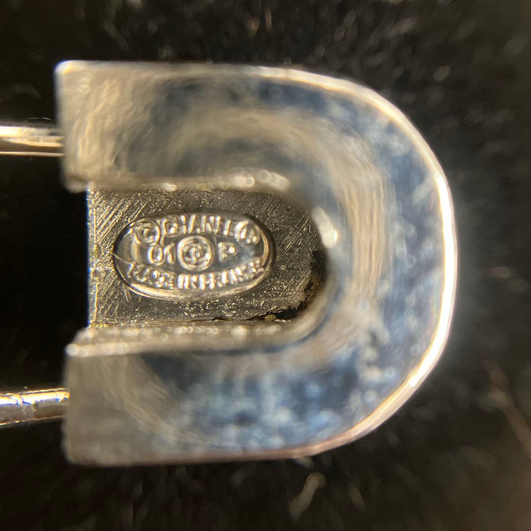 CHANEL ピンブローチ チャームロゴ 01P シルバー