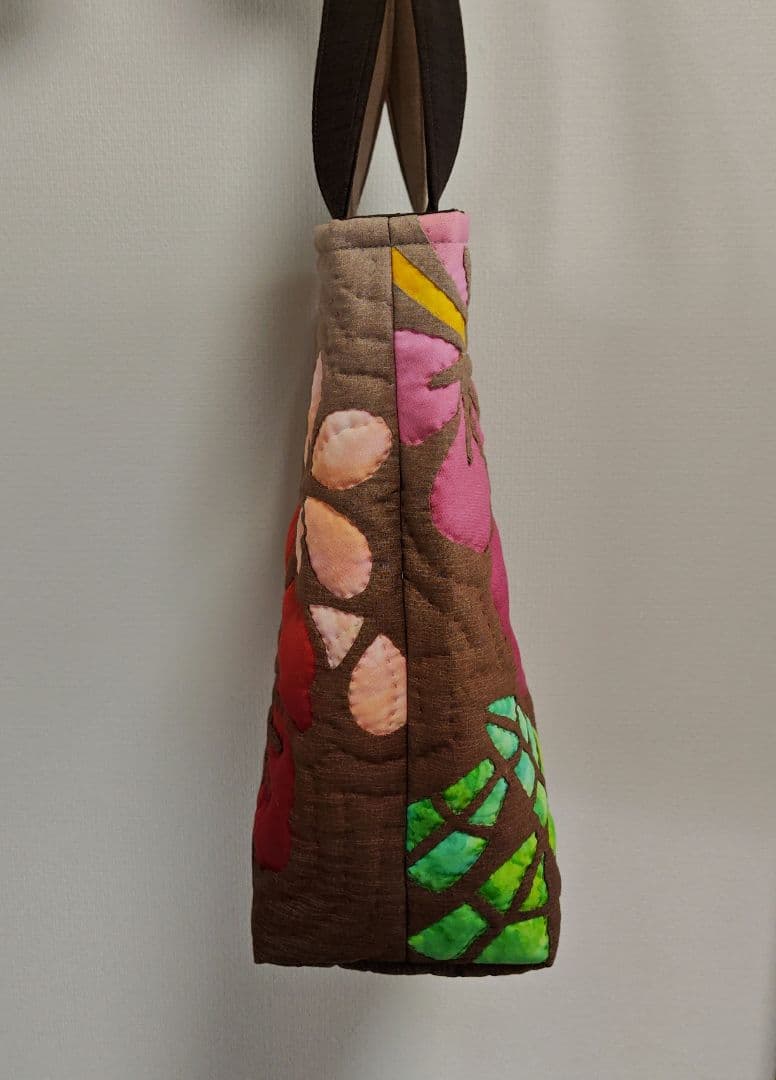 ハンドメイド　ハワイアンキルトバッグ　（ハイビスカス）