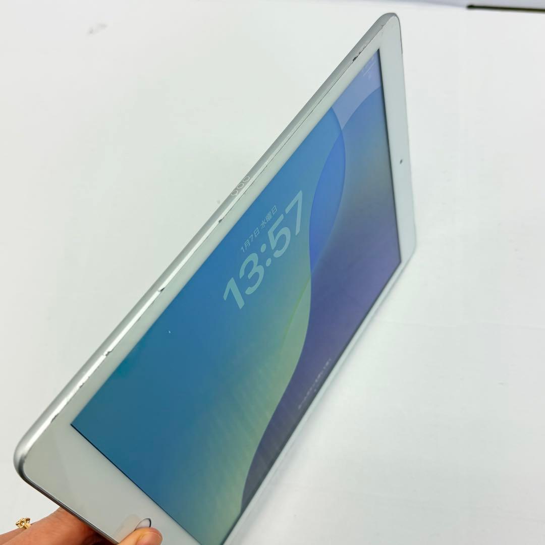 iPad 第8世代 32GB Wi-Fi+Cellular シルバー
