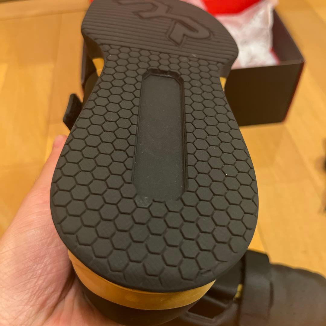 TYR トレーニングシューズ ブラック/ゴールド