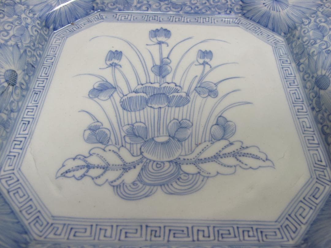 古伊万里　染付け窓絵　草花柄縁　角皿　アンティーク　大皿　盛り皿