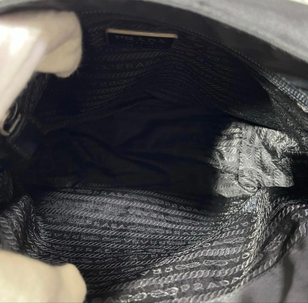 プラダ　ＰＲＡＤＡ　ショルダーバッグ　ナイロン　カメラバッグ　三角ロゴ