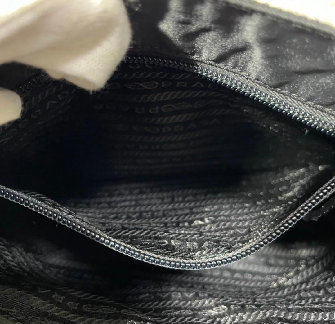 プラダ　ＰＲＡＤＡ　ショルダーバッグ　ナイロン　カメラバッグ　三角ロゴ