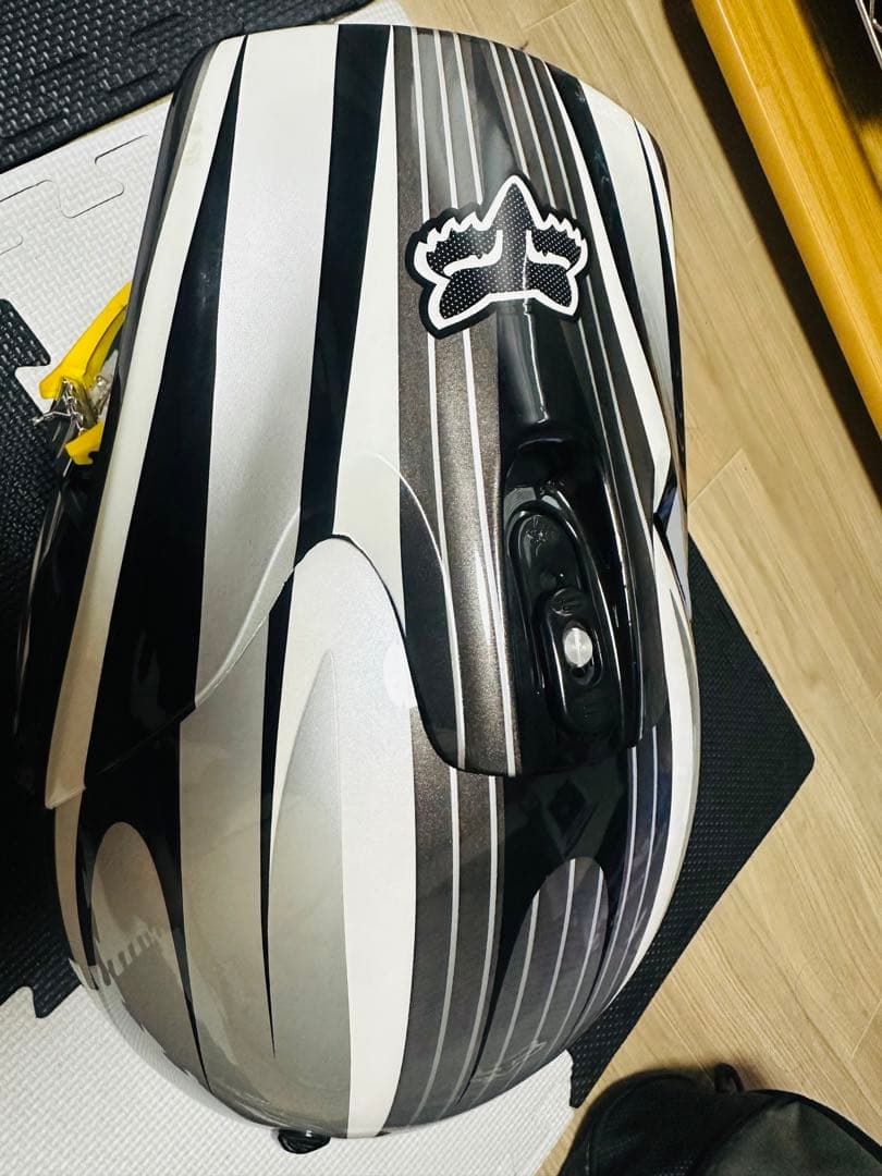 ヘルメット レアFox andヘルメット用バック ゴーグル グローブ