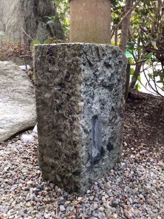 天然自然石・石灯り・足元灯り・石灯篭・ガーデンライト