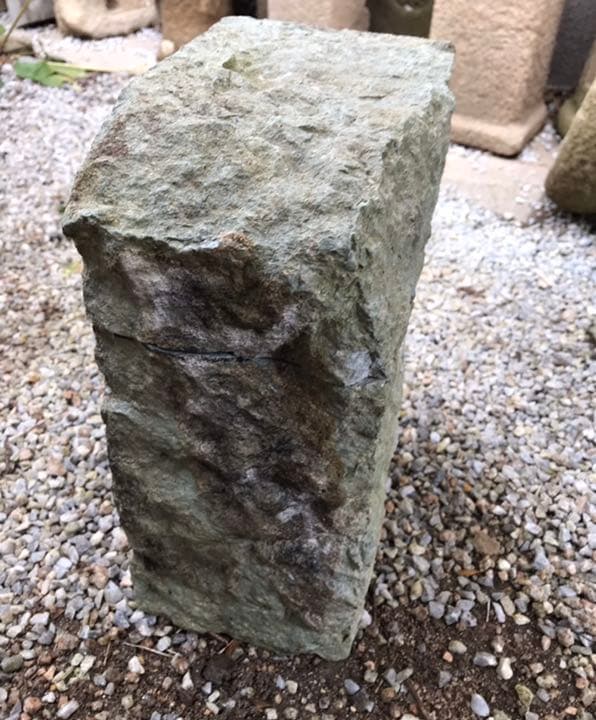 天然自然石・石灯り・足元灯り・石灯篭・ガーデンライト